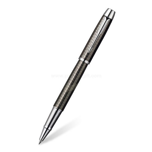 PARKER IM Premium Rollerball Pen Deep Gun Metal Chiselled CT - ปากกาโรลเลอร์บอลป๊ากเกอร์ ไอเอ็มพรีเมี่ยม ดีพกัน เมทัล ชิเซิล ซีที สีเทาดำคลิปเงิน